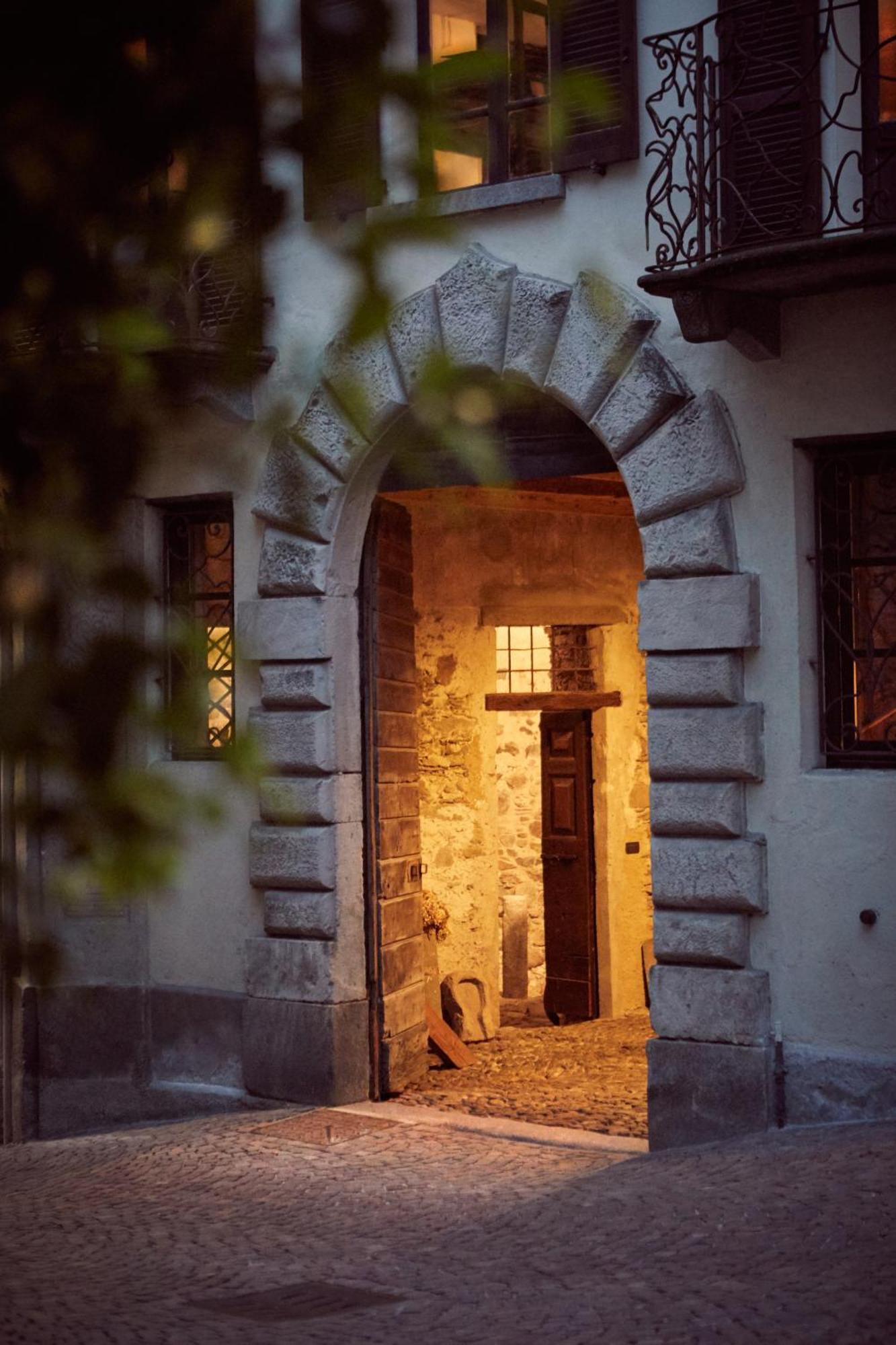 Bed and Breakfast Le Corti Dei Sassi Berbenno di Valtellina Esterno foto